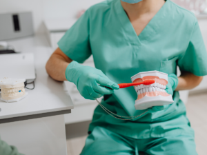 how-to-maintain-ceramic-braces